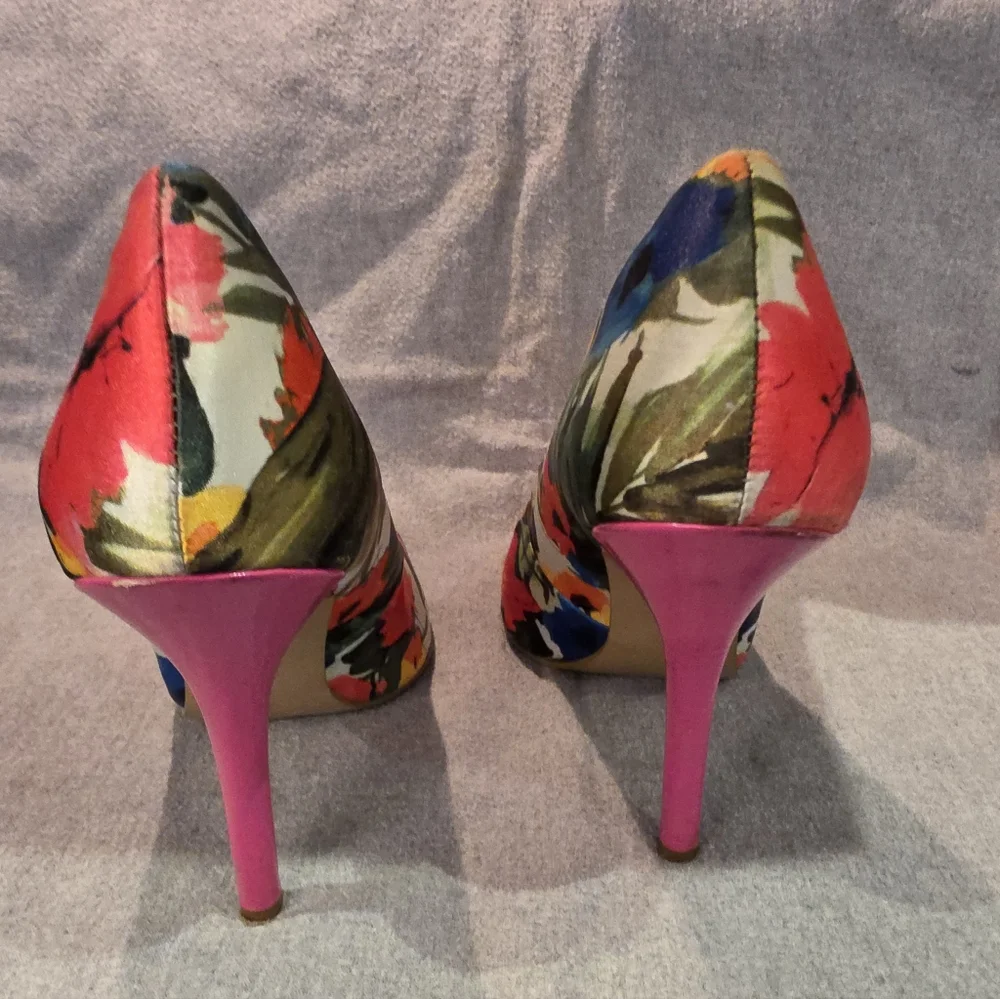 Guess Neodan Floral Satin Pumps Size 7